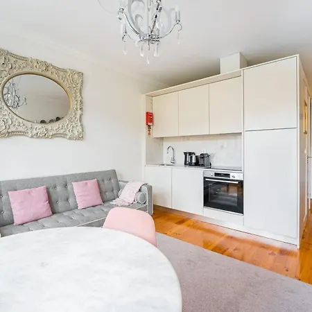 شقة Guestready - Classic And Elegant Near Cathedral *